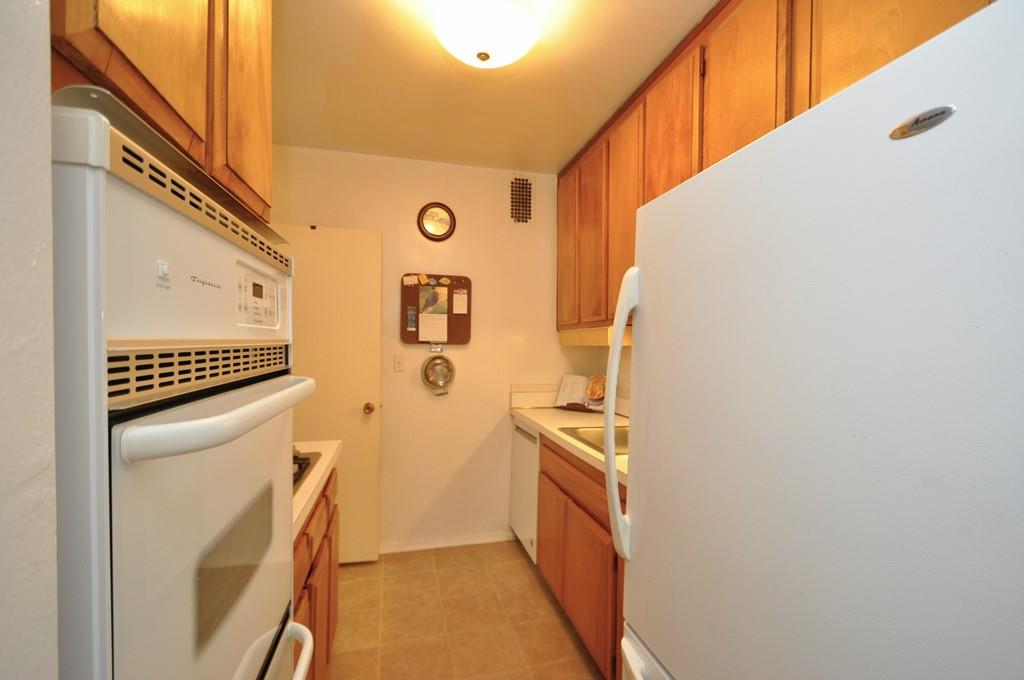 Scarsdale, New York 10583, United States, 2 Bedrooms Bedrooms, ,2 BathroomsBathrooms,Residential,Pending,21409