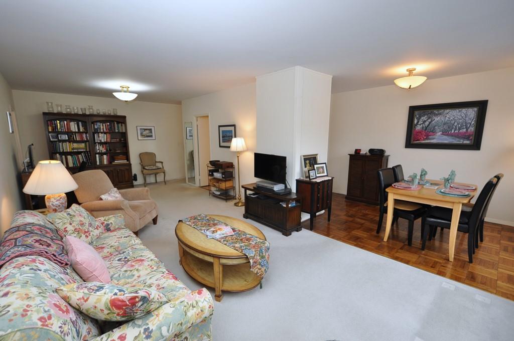 Scarsdale, New York 10583, United States, 2 Bedrooms Bedrooms, ,2 BathroomsBathrooms,Residential,Pending,21409