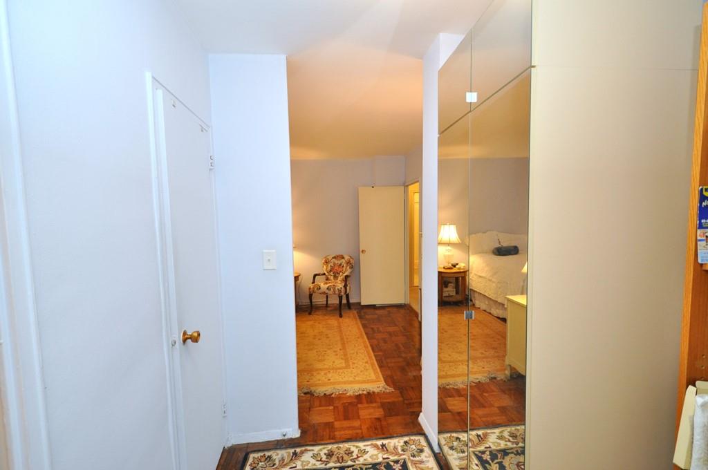 Scarsdale, New York 10583, United States, 2 Bedrooms Bedrooms, ,2 BathroomsBathrooms,Residential,Pending,21409