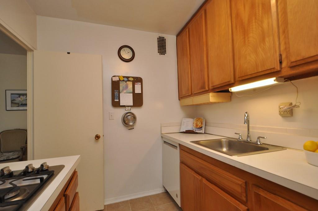 Scarsdale, New York 10583, United States, 2 Bedrooms Bedrooms, ,2 BathroomsBathrooms,Residential,Pending,21409