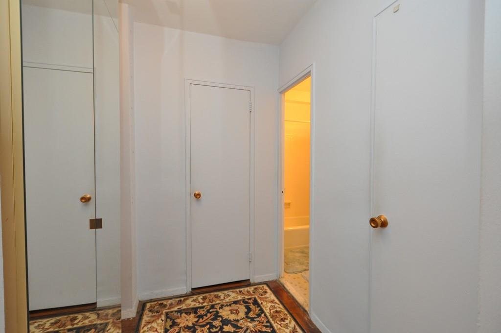 Scarsdale, New York 10583, United States, 2 Bedrooms Bedrooms, ,2 BathroomsBathrooms,Residential,Pending,21409