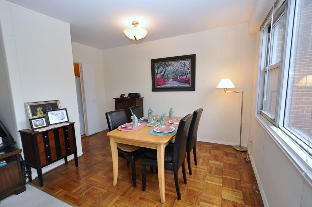 Scarsdale, New York 10583, United States, 2 Bedrooms Bedrooms, ,2 BathroomsBathrooms,Residential,Pending,21409