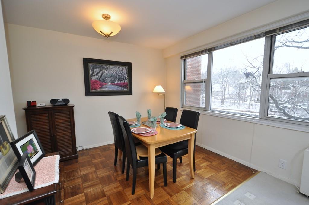 Scarsdale, New York 10583, United States, 2 Bedrooms Bedrooms, ,2 BathroomsBathrooms,Residential,Pending,21409