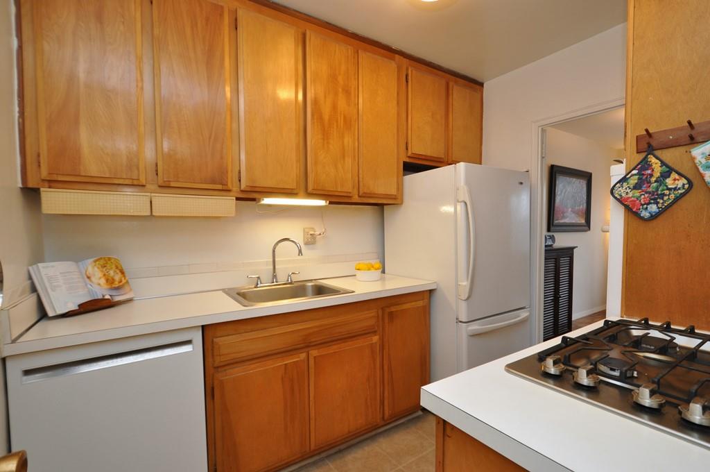 Scarsdale, New York 10583, United States, 2 Bedrooms Bedrooms, ,2 BathroomsBathrooms,Residential,Pending,21409