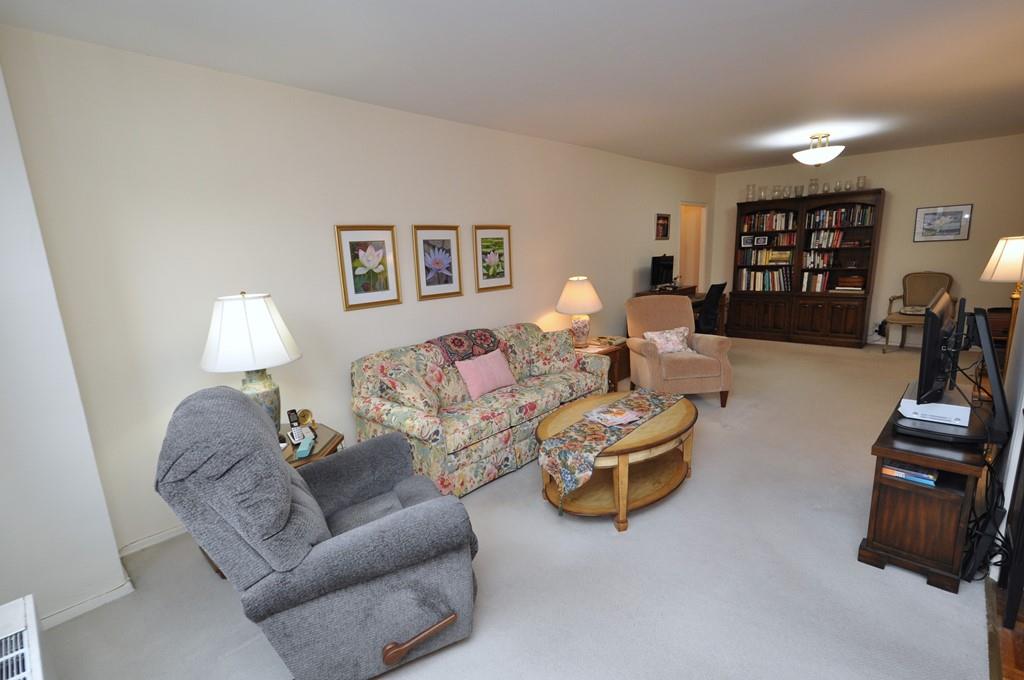Scarsdale, New York 10583, United States, 2 Bedrooms Bedrooms, ,2 BathroomsBathrooms,Residential,Pending,21409