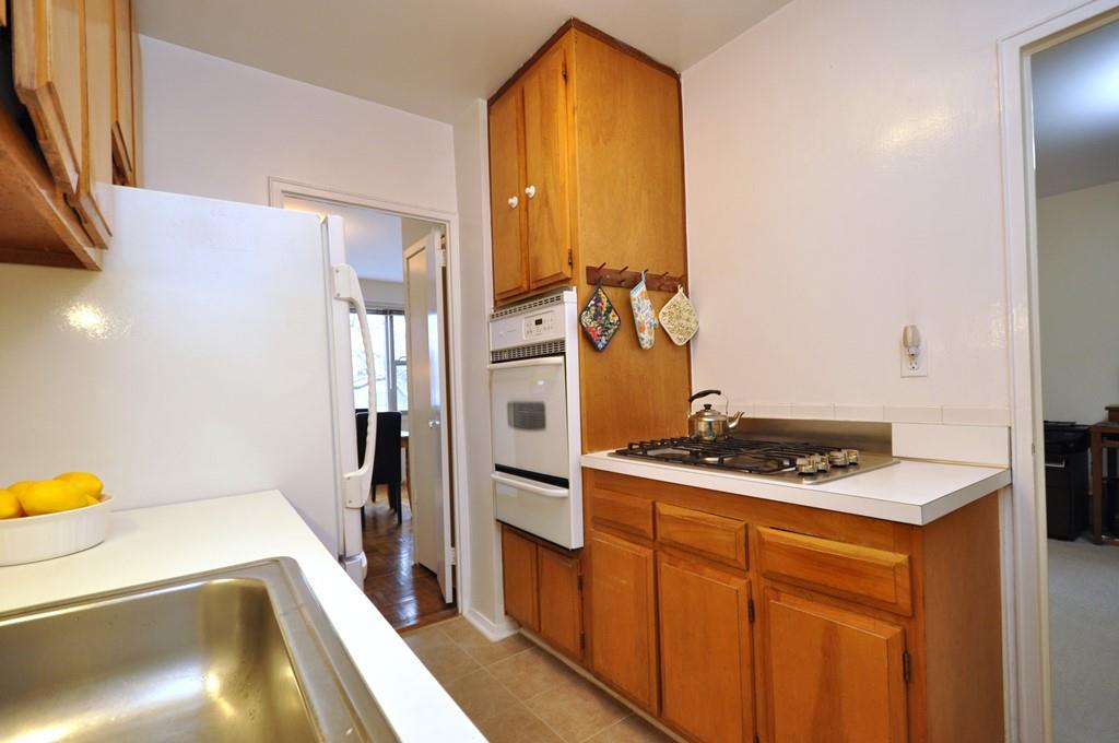 Scarsdale, New York 10583, United States, 2 Bedrooms Bedrooms, ,2 BathroomsBathrooms,Residential,Pending,21409