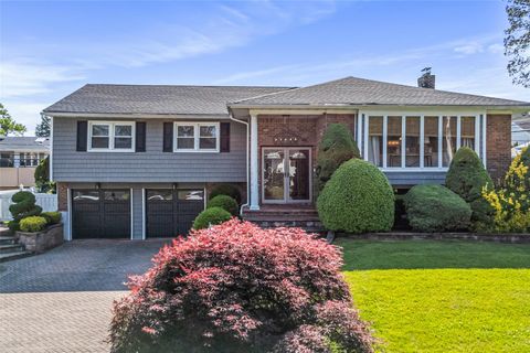 95 The Dell Searingtown NY 11507
