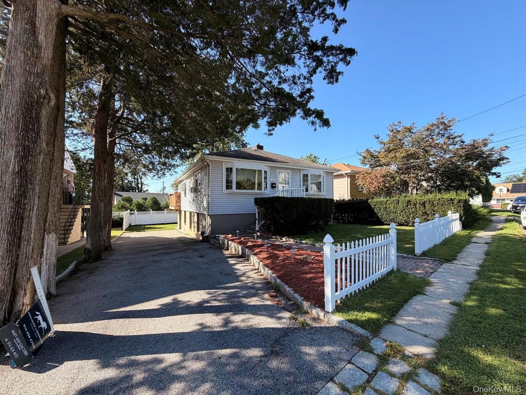 Photo of 12 June Street, Yonkers, NY 10710 (MLS # 1049462)