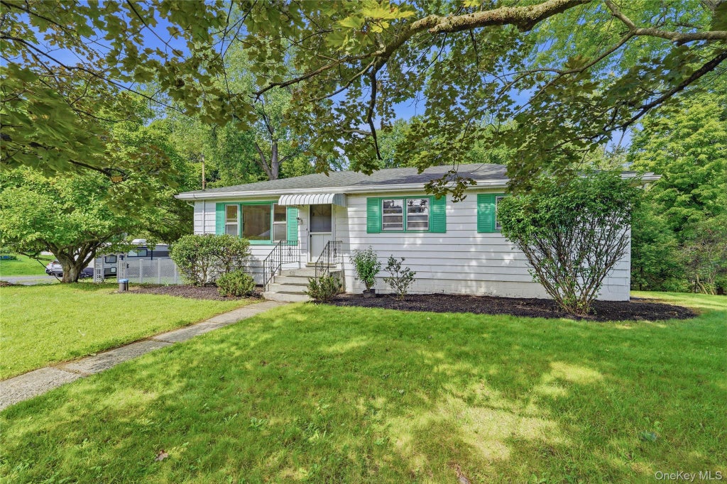 Photo of 529 Lakeview Terrace, Kingston, NY 12401 (MLS # 1047934)