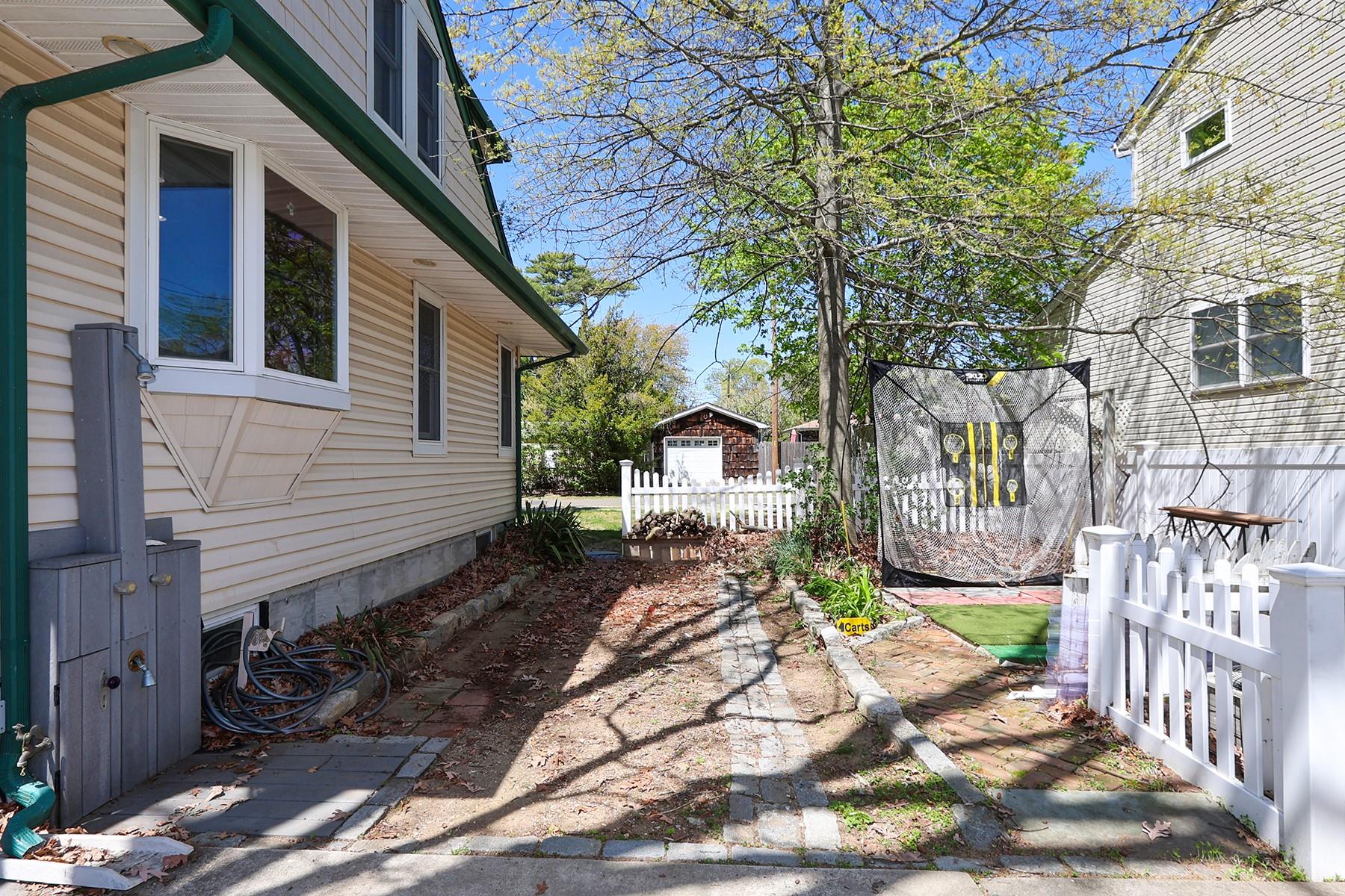2036 Dow Avenue, Merrick, New York image 36