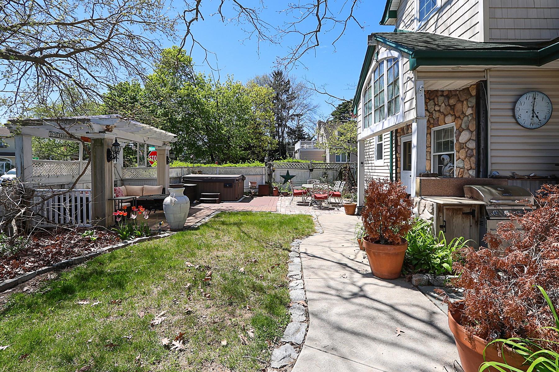 2036 Dow Avenue, Merrick, New York image 32