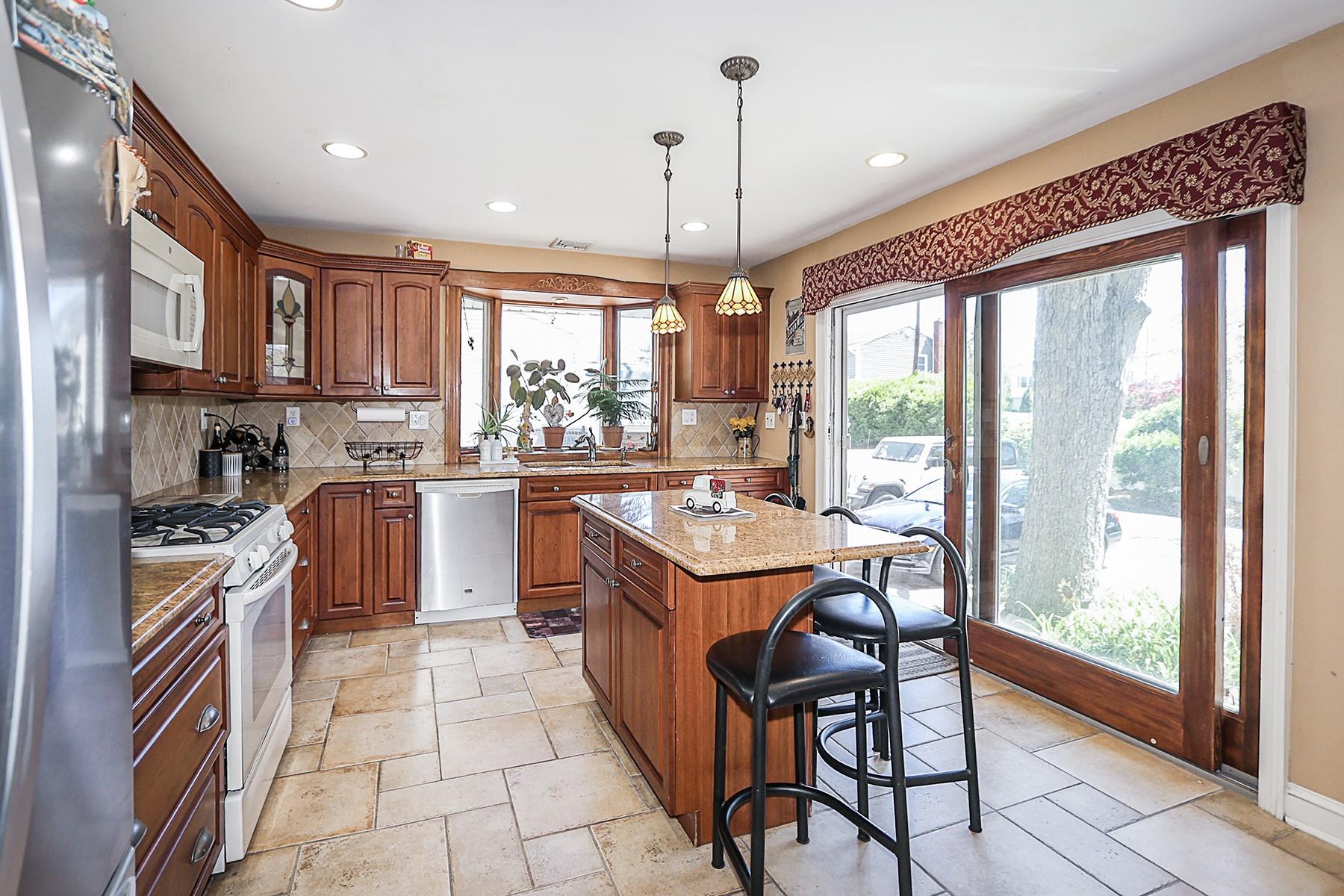 2036 Dow Avenue, Merrick, New York image 15