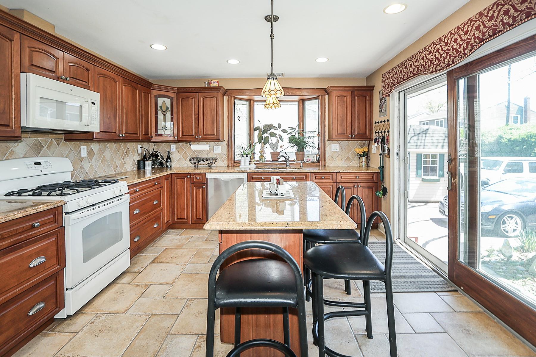 2036 Dow Avenue, Merrick, New York image 16