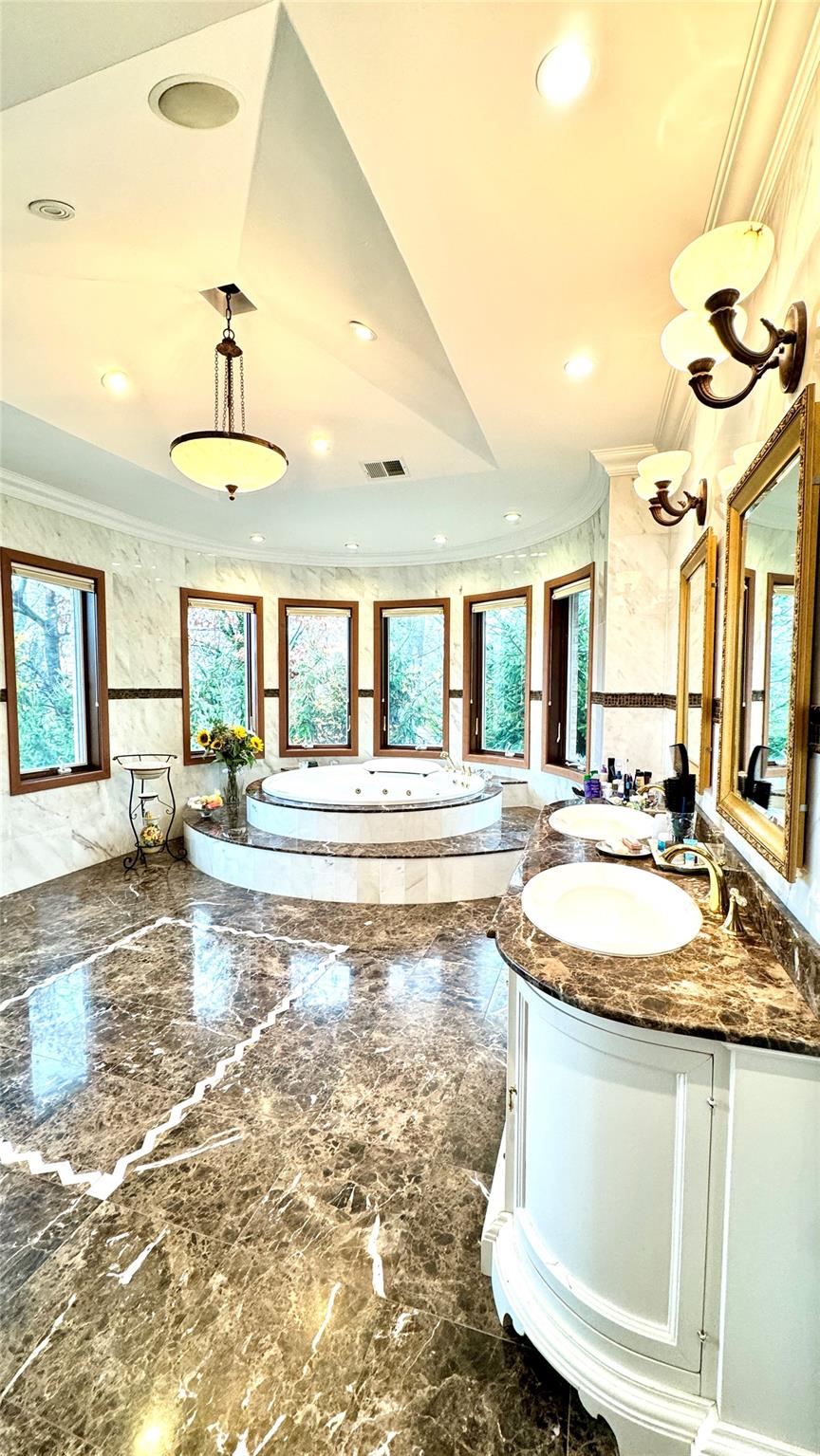 527 Manhasset Woods Road, Manhasset, New York image 15