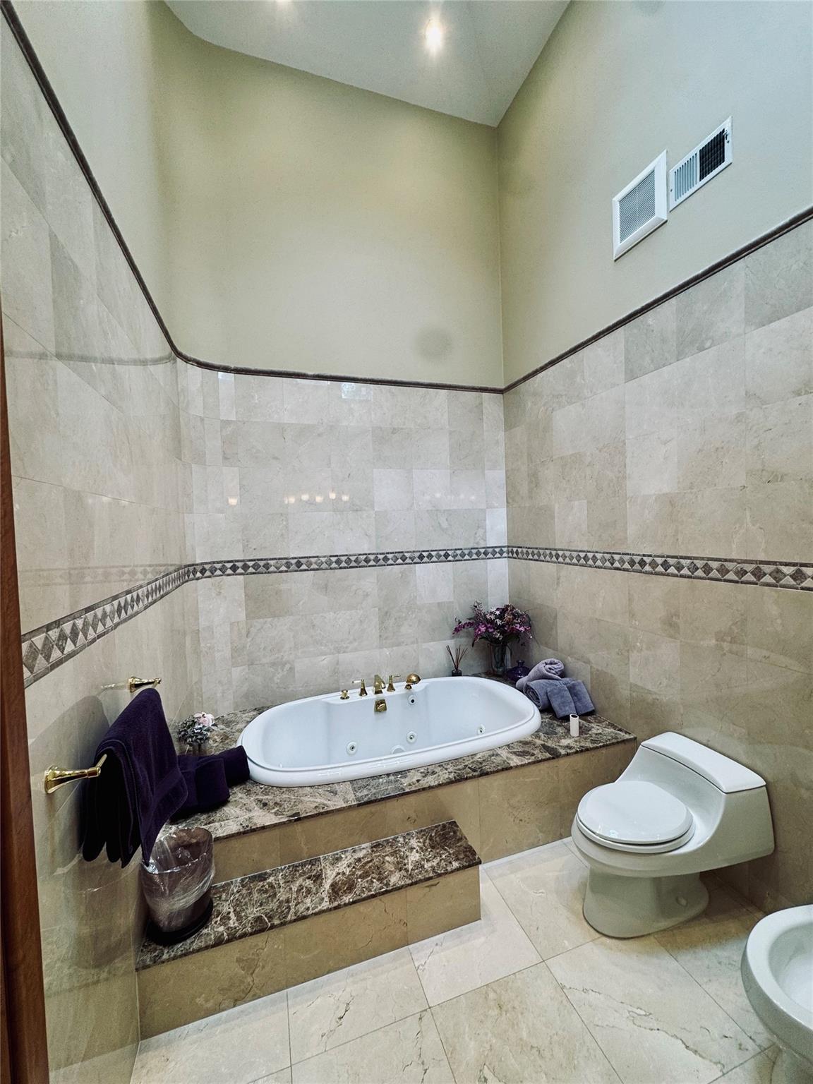 527 Manhasset Woods Road, Manhasset, New York image 19