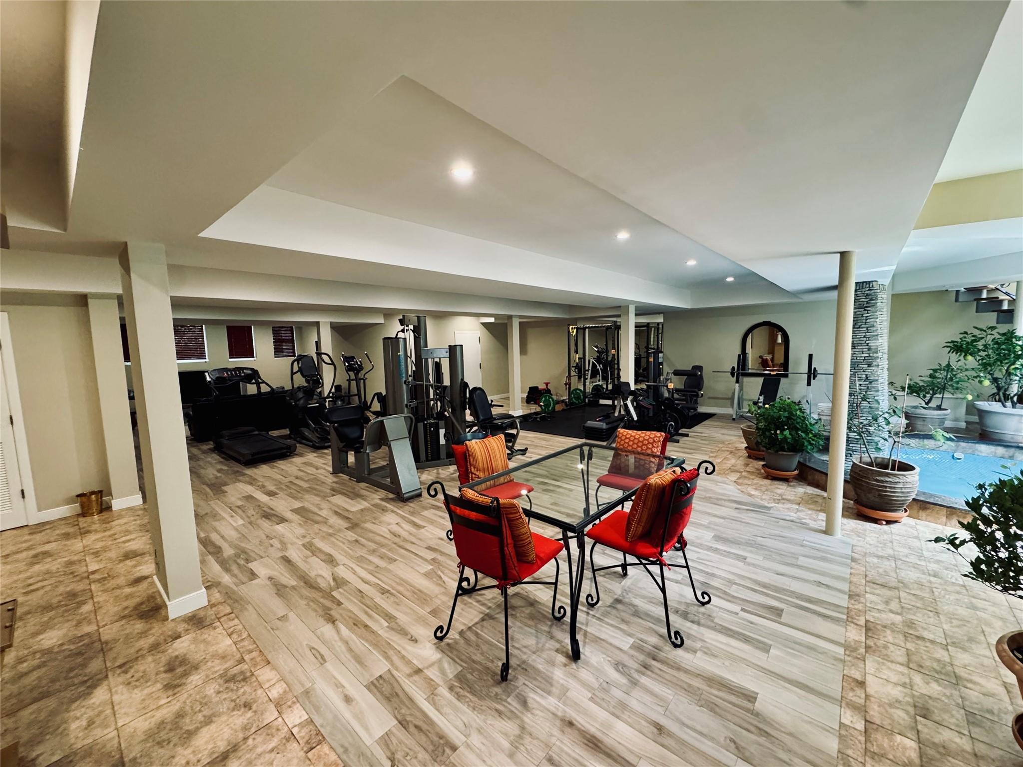 527 Manhasset Woods Road, Manhasset, New York image 21