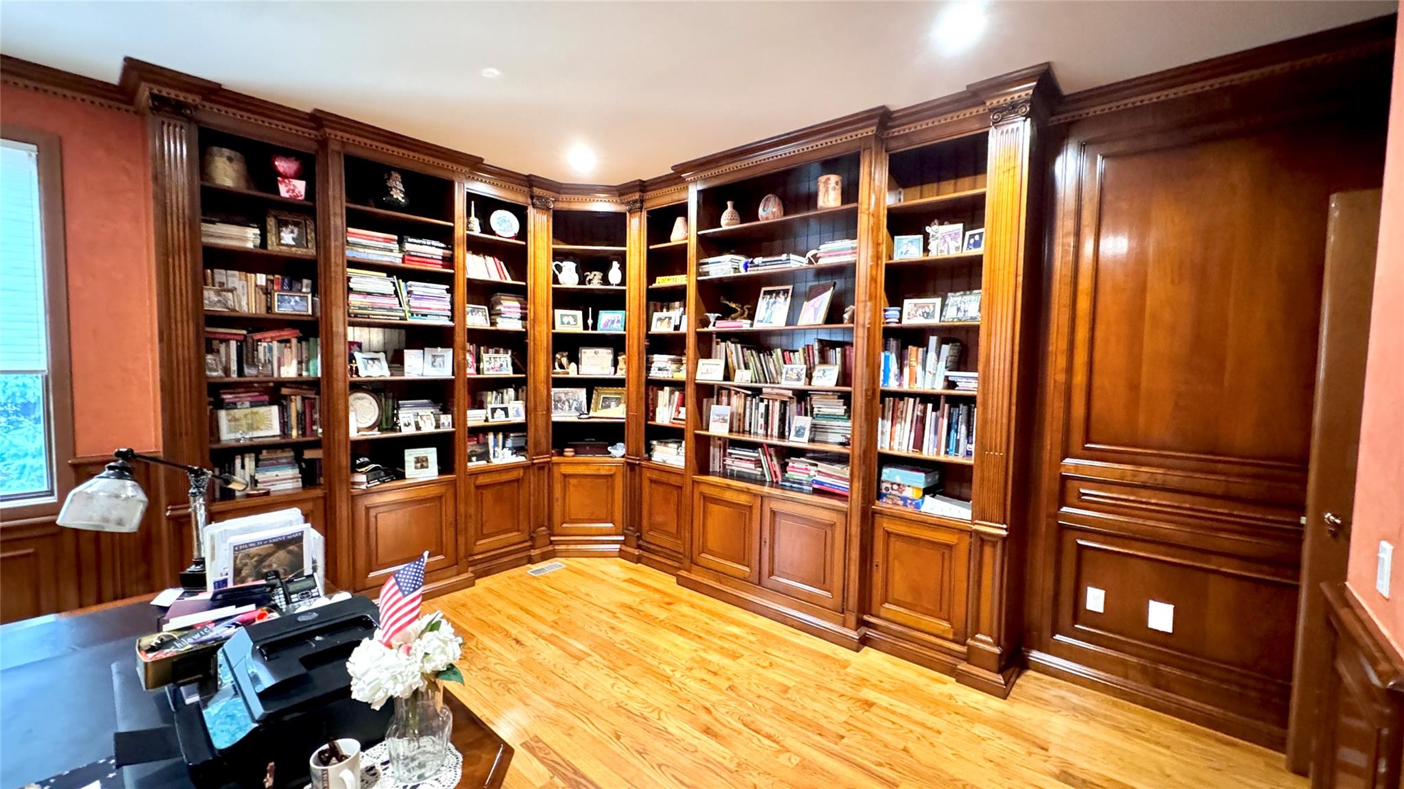 527 Manhasset Woods Road, Manhasset, New York image 12