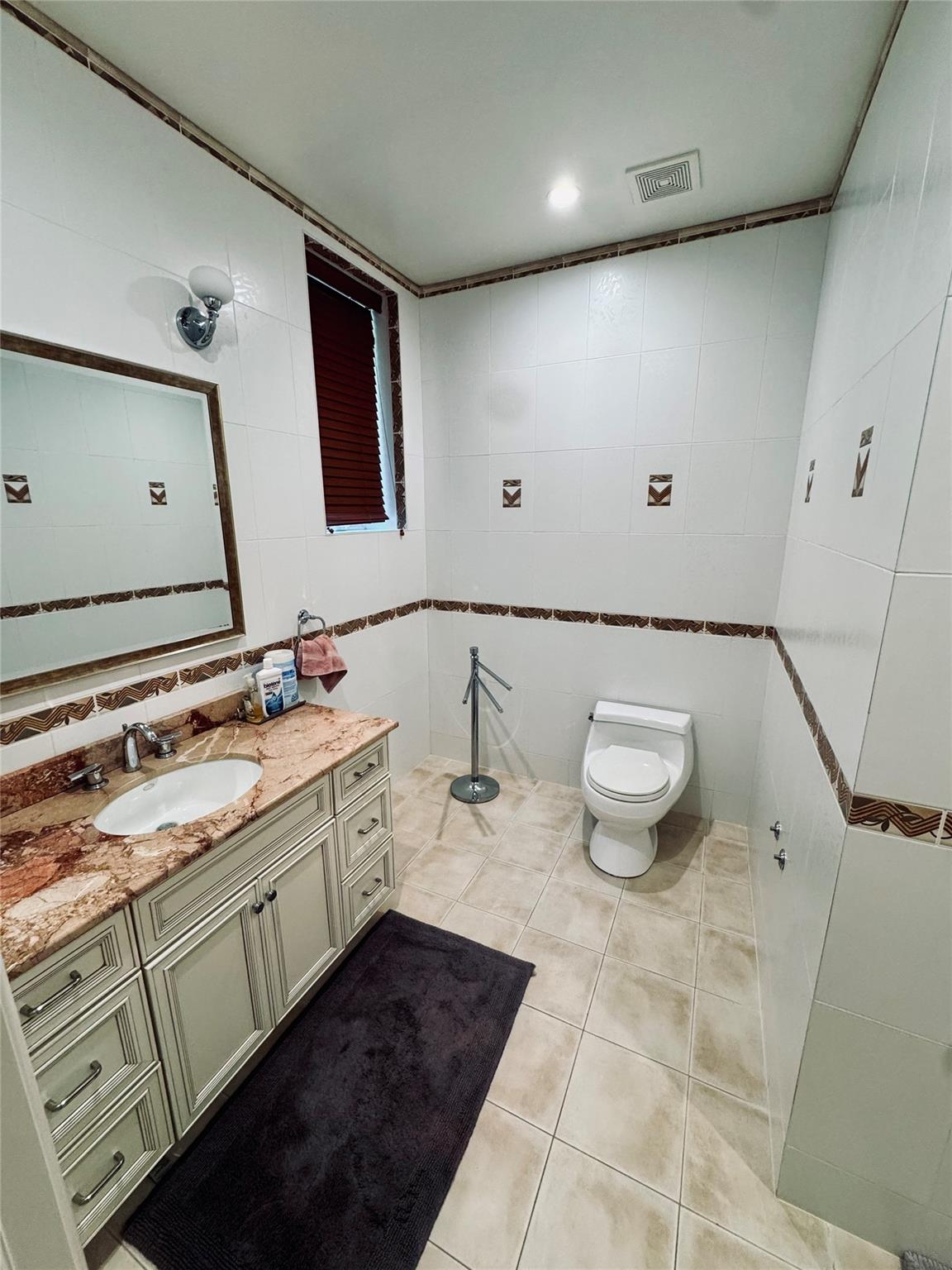 527 Manhasset Woods Road, Manhasset, New York image 24