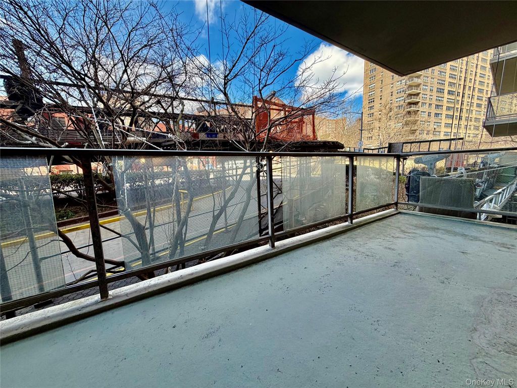 Photo of 2500 Johson Avenue #2M, Bronx, NY 10463 (MLS # 979183)