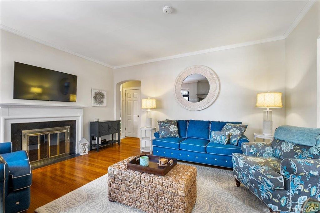 Photo of 824 Bronx River Road #3A, Bronxville, NY 10708 (MLS # 960152)