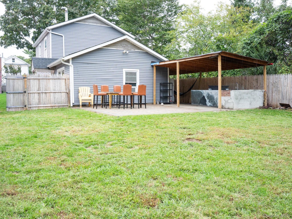 Photo of 4 Wallace Court, Huntington Station, NY 11746 (MLS # 1059136)
