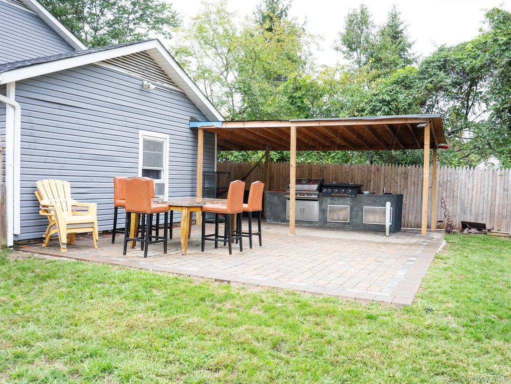 Photo of 4 Wallace Court, Huntington Station, NY 11746 (MLS # 1059136)