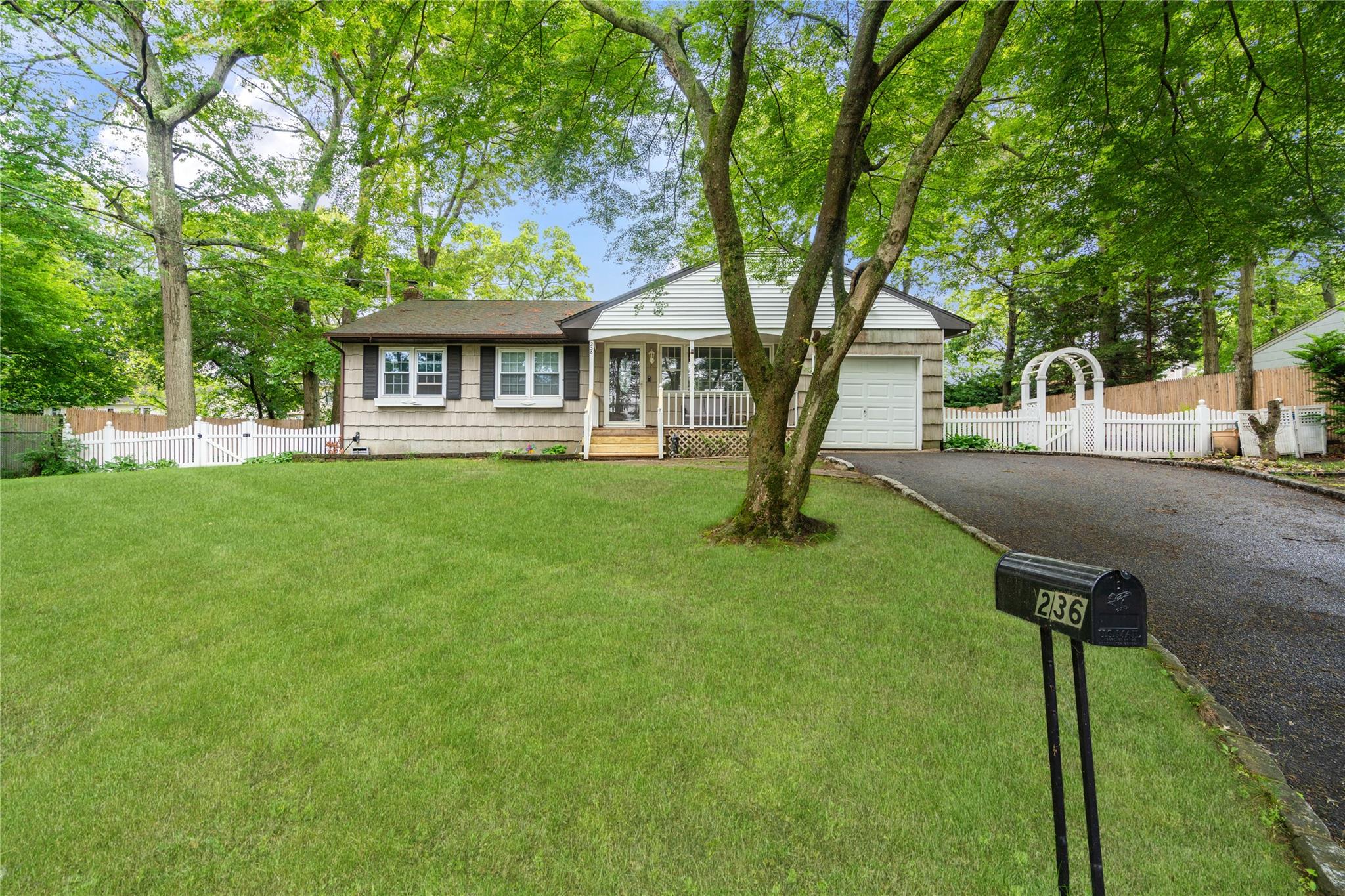 236 N Ontario Street, Ronkonkoma, New York image 1