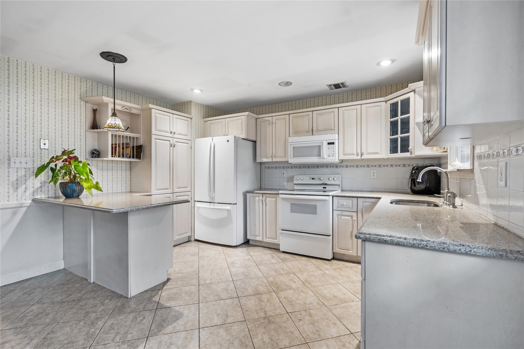 236 N Ontario Street, Ronkonkoma, New York image 10