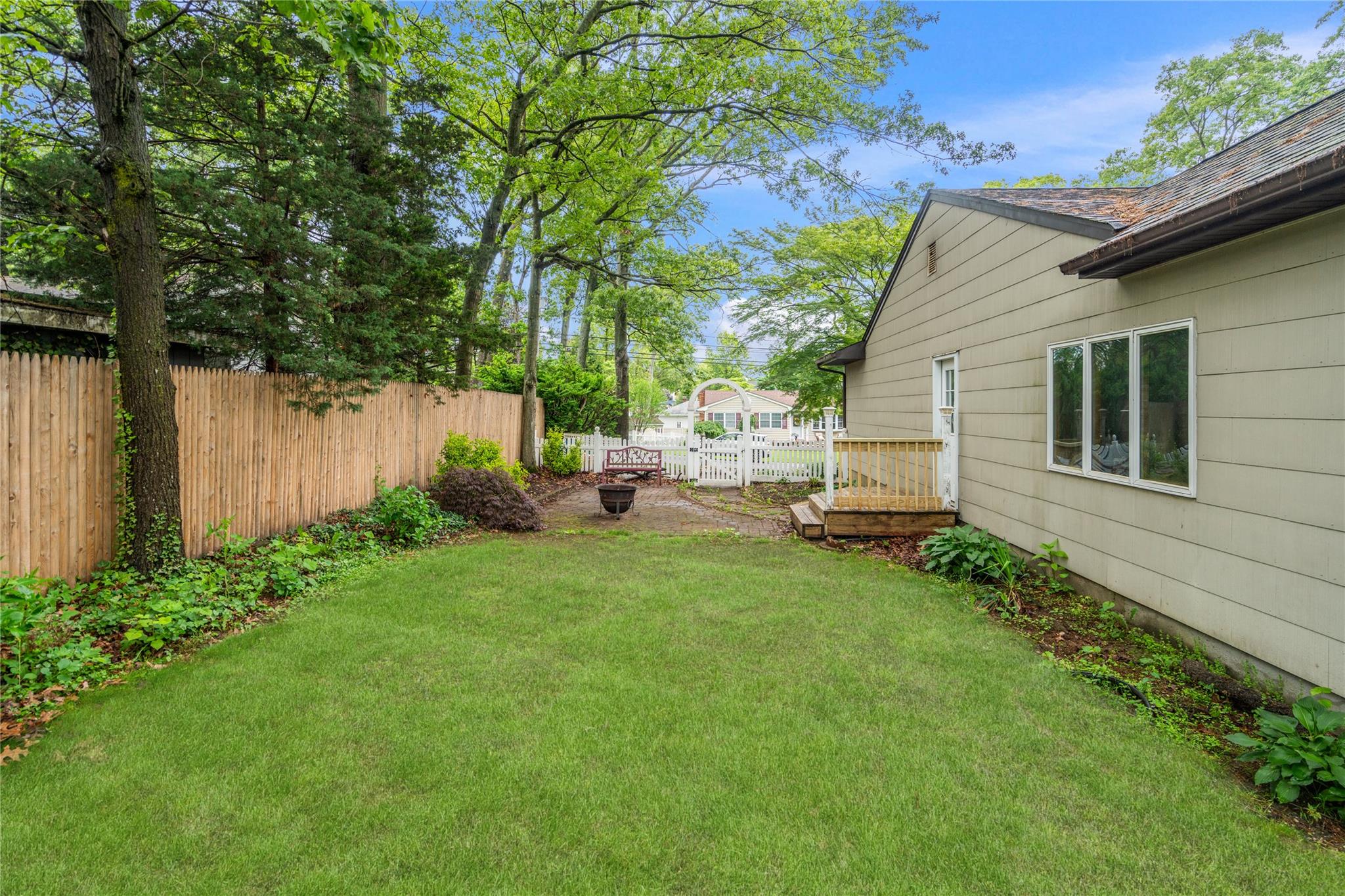236 N Ontario Street, Ronkonkoma, New York image 40
