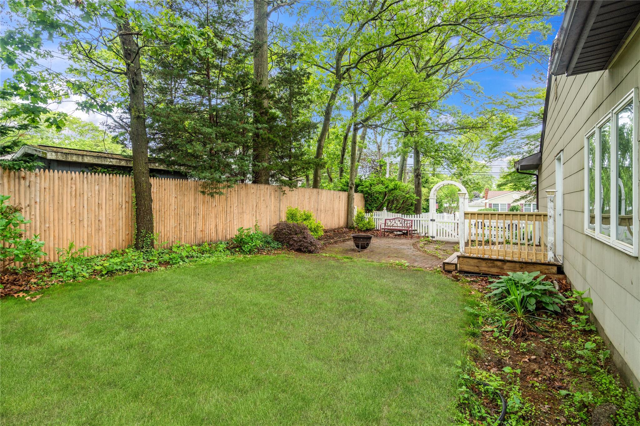 236 N Ontario Street, Ronkonkoma, New York image 39