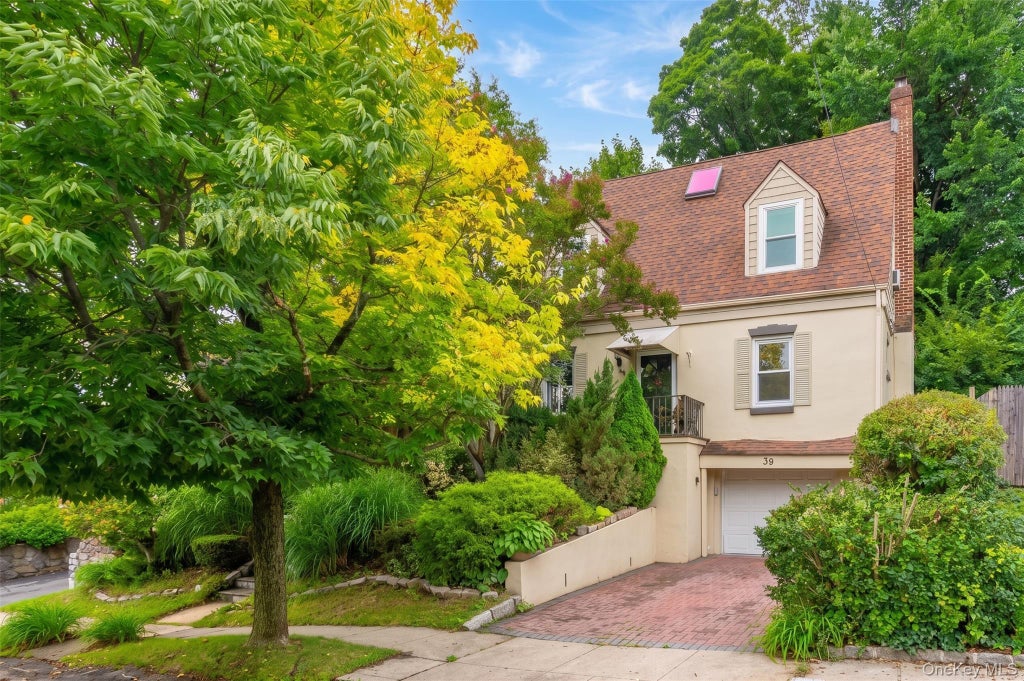 Photo of 37 ( Aka 39 ) Sunrise Terrace, Yonkers, NY 10703 (MLS # 1044281)