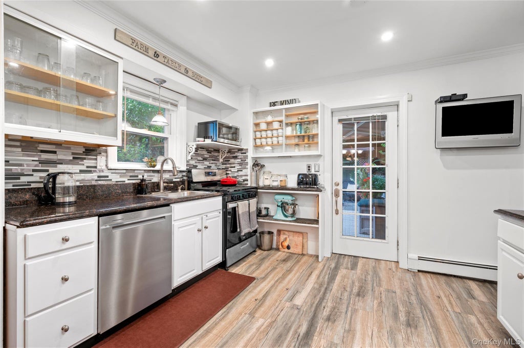 Photo of 37 ( Aka 39 ) Sunrise Terrace, Yonkers, NY 10703 (MLS # 1044281)