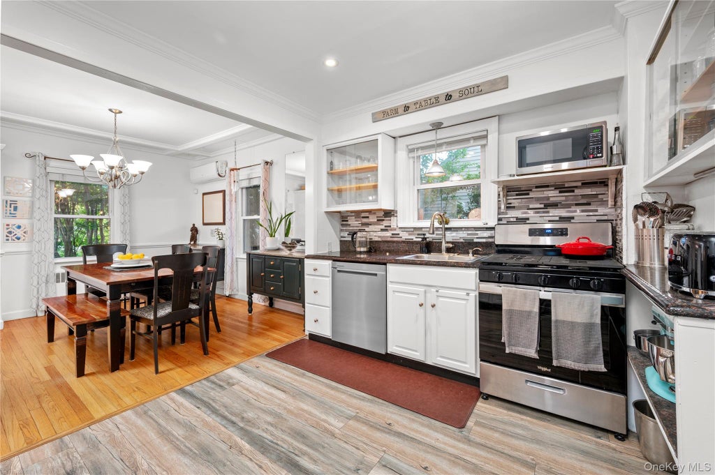 Photo of 37 ( Aka 39 ) Sunrise Terrace, Yonkers, NY 10703 (MLS # 1044281)