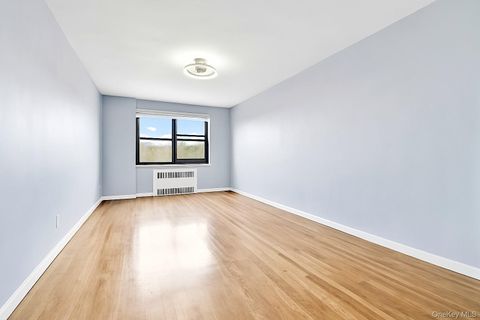 Photo of 139-16 28th Road #1C, Flushing, NY 11354 (MLS # 920285)