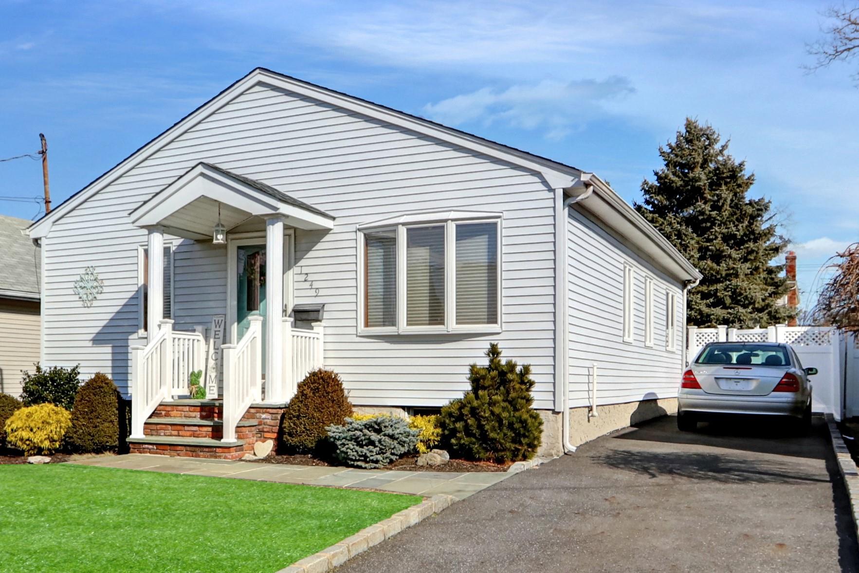 1249 Powell Avenue, Merrick, New York image 2