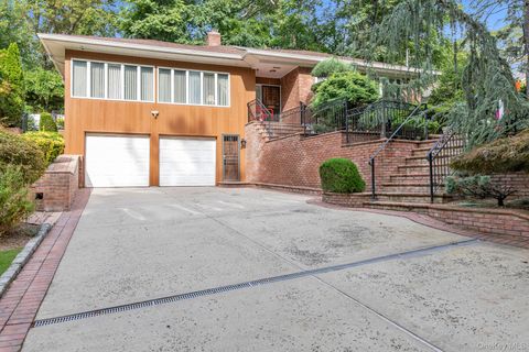 Homes For Sale - 1 Crystal Drive<br/> Great Neck, NY 11021