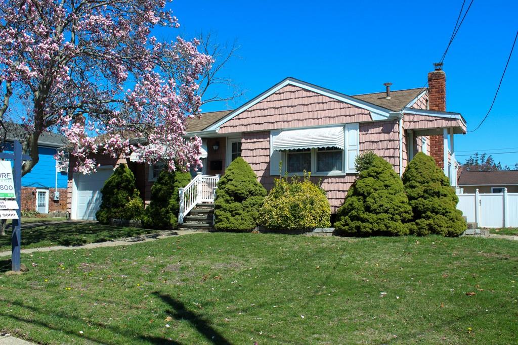333 O Connor Road, North Babylon, New York image 1
