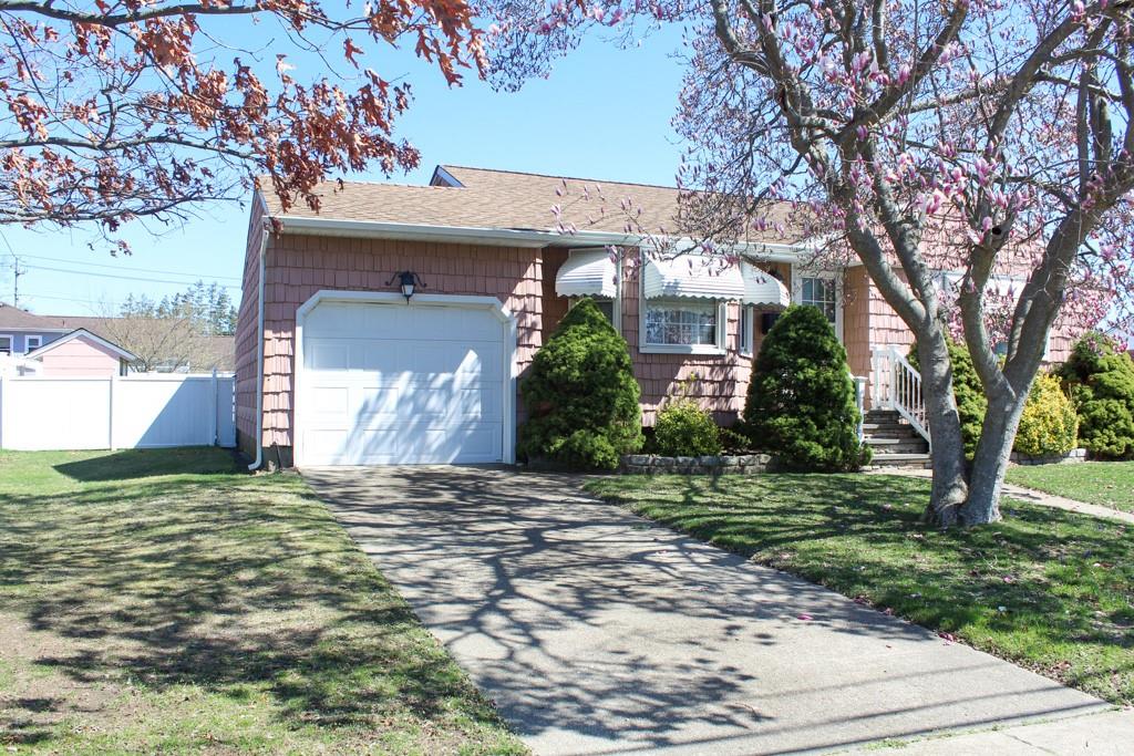 333 O Connor Road, North Babylon, New York image 2