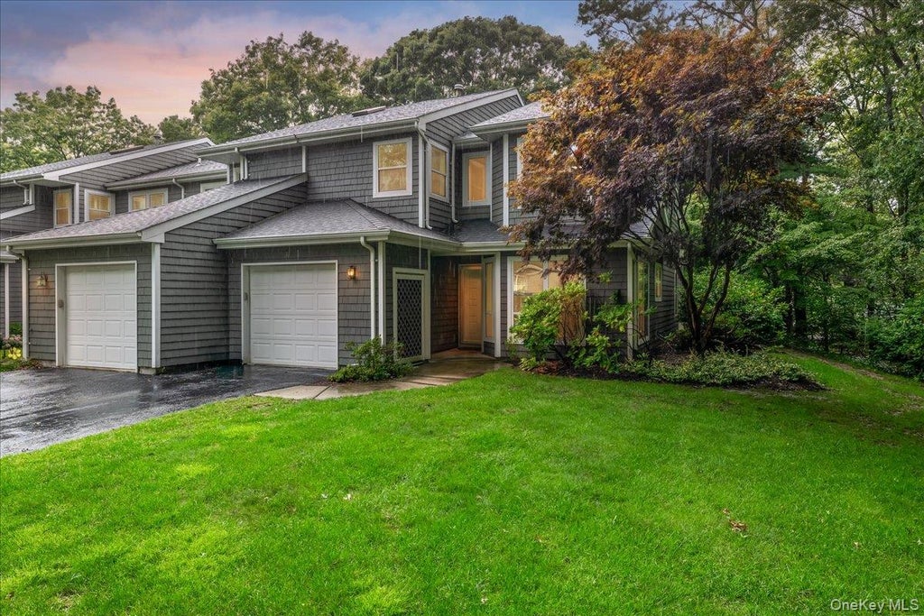 Photo of 38 Larkspur Lane, Commack, NY 11725 (MLS # 1046224)