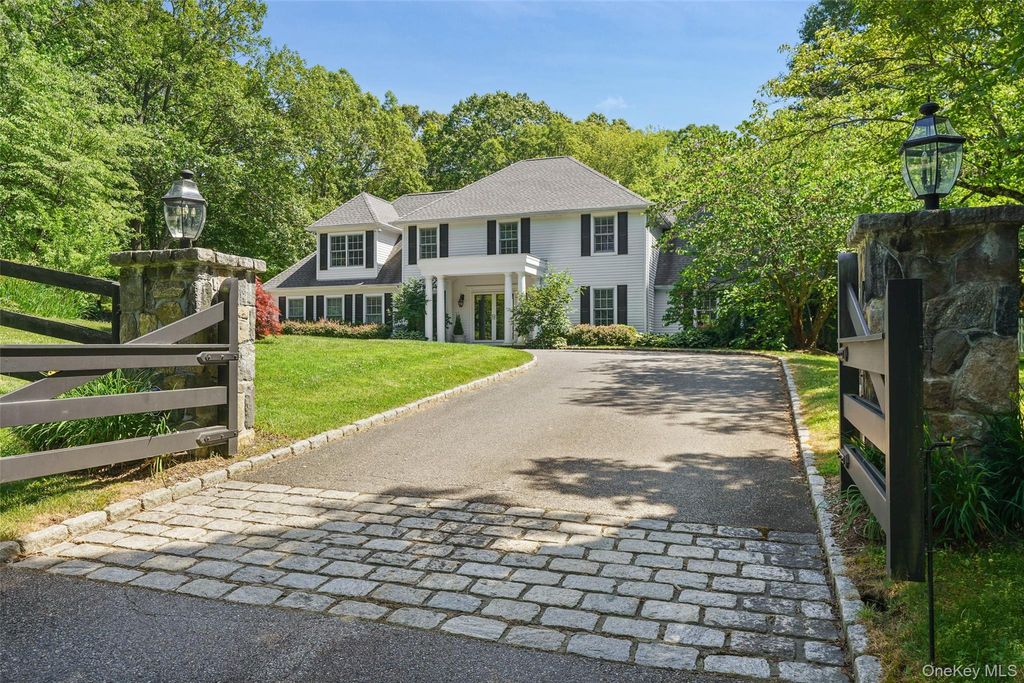 Photo of 48 Davids Way, Bedford Hills, NY 10507 (MLS # 967950)