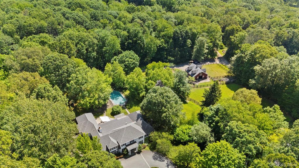 Photo of 48 Davids Way, Bedford Hills, NY 10507 (MLS # 967950)