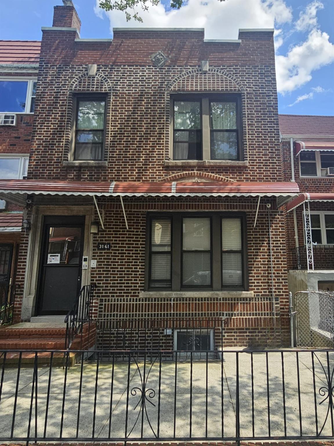 43 Street, Astoria, Queens, NY - 7 Bedrooms  
4 Bathrooms - 