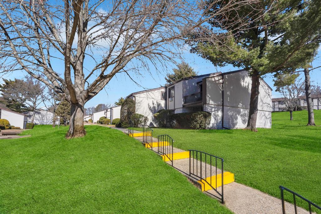 77 Richmond Boulevard #3A, Ronkonkoma, New York image 3
