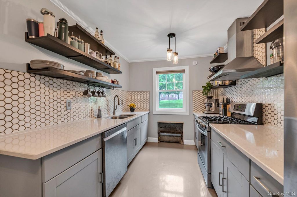 Photo of 226-25 Union Turnpike #A, Oakland Gardens, NY 11364 (MLS # 1000202)