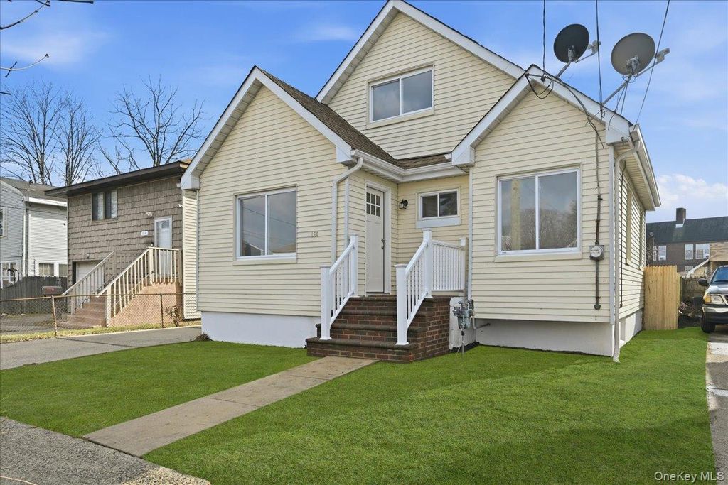 Photo of 160 Argyle Avenue, Uniondale, NY 11553 (MLS # 951471)