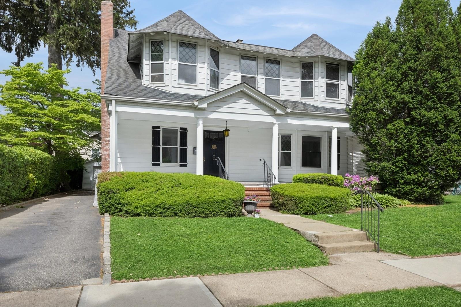 124 Roxbury Road, Garden City, New York image 38