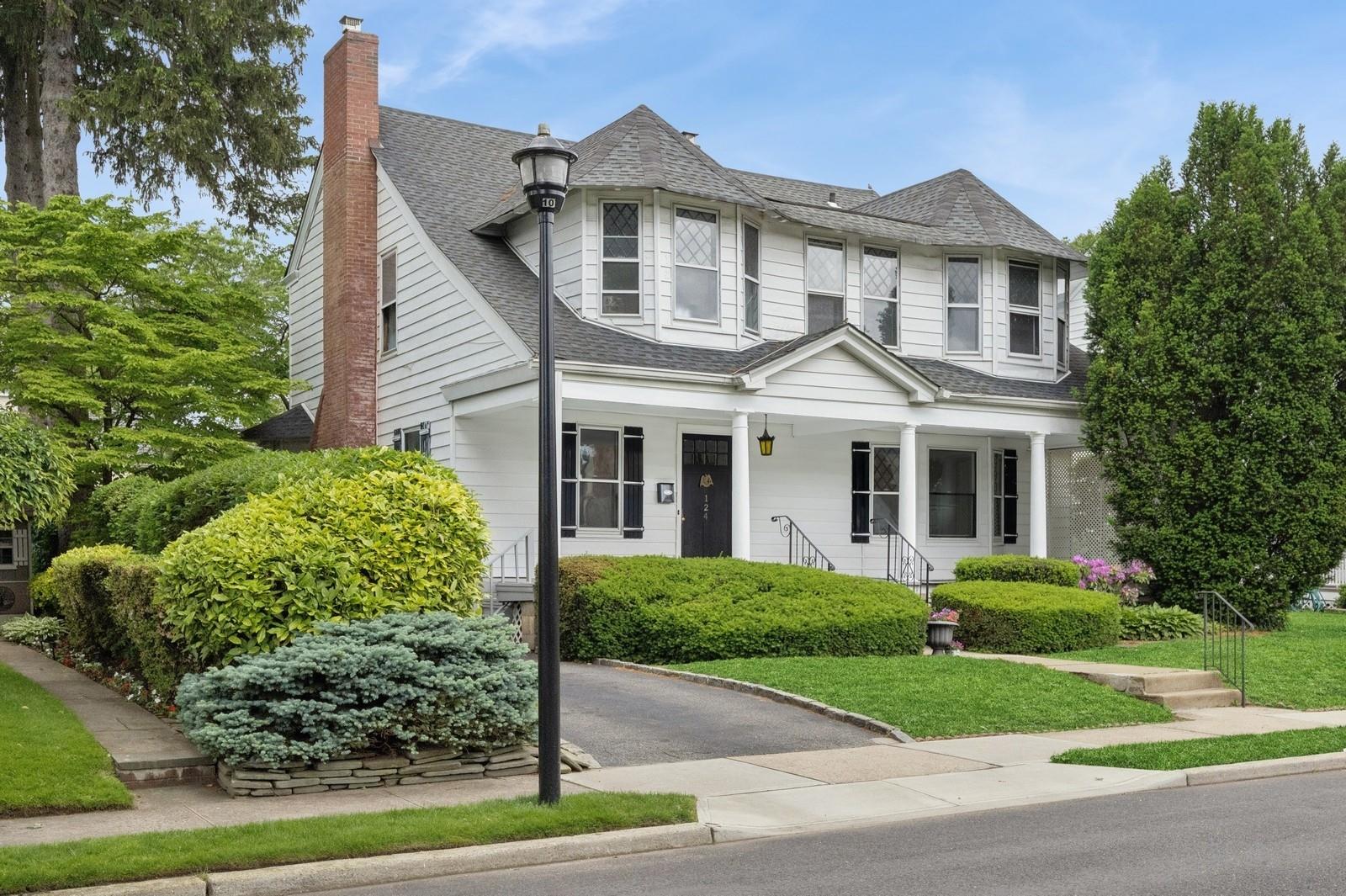 124 Roxbury Road, Garden City, New York image 41