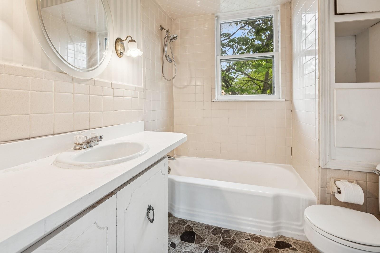 124 Roxbury Road, Garden City, New York image 26