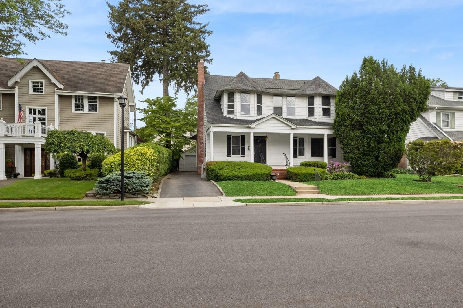 124 Roxbury Road, Garden City, New York image 44