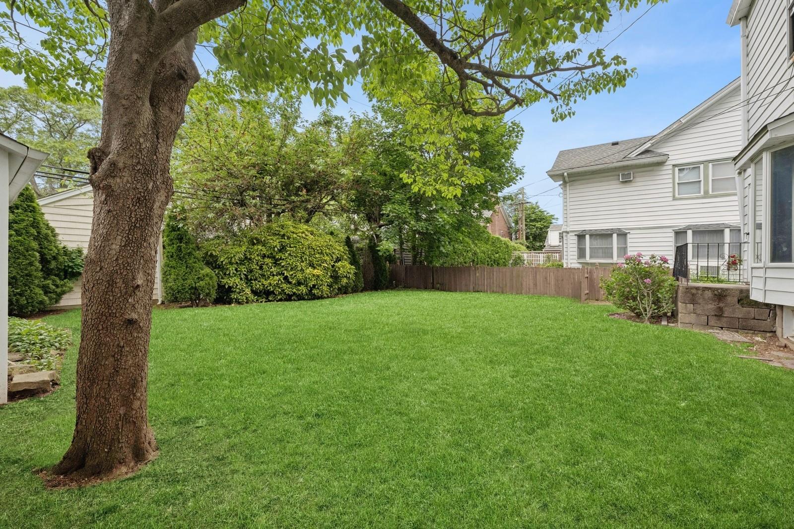 124 Roxbury Road, Garden City, New York image 36